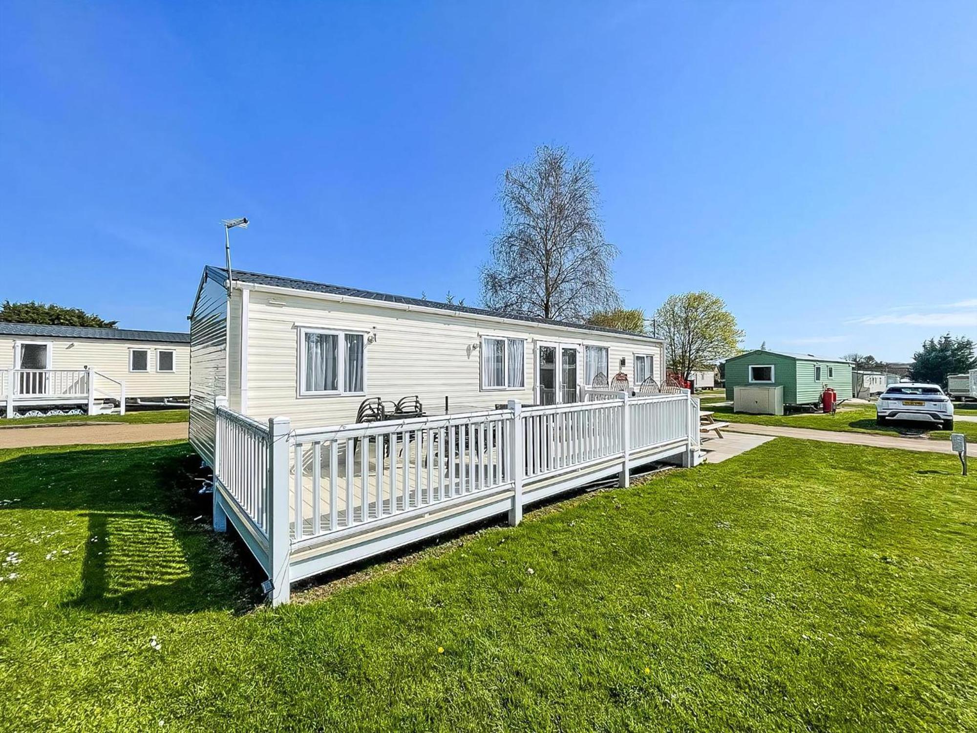 Beautiful 6 Berth Caravan At Breydon Water Nearby Great Yarmouth Ref 10056B Belton with Browston Exterior photo